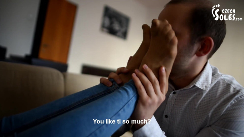 Czech Soles - foot fetish content: 在炎热的一天闻她的连裤袜