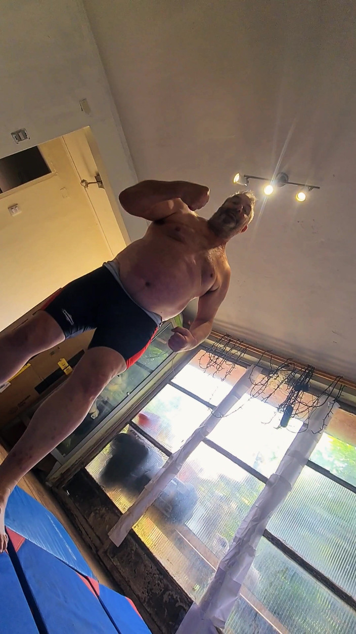 Punchbagplz: Stříbrný nevlastní wrestler - POV sprosté lekce dominance