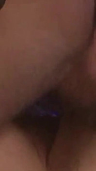 Bağlı esmer orta yaşlı seksi kadın ateşli ağdaya ve sert sikişe dayanıyor