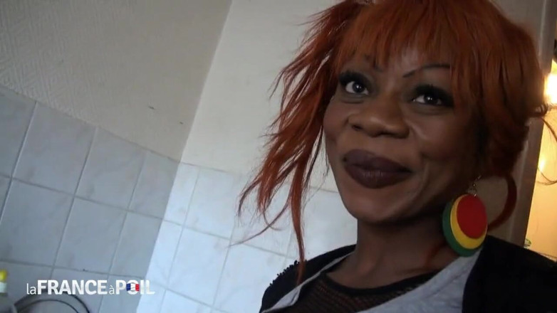French BDSM: Ébano milf fode voyeur do parque