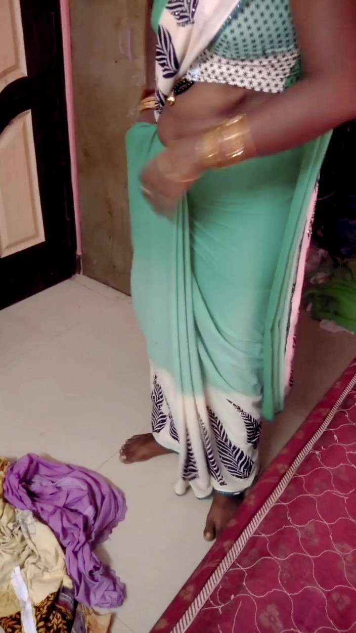 RenuRaj: Desi Tamil Wife Renu Wet Nude Body Towel Dry &amp; Slow...