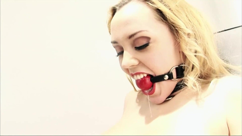 Princess Nikki's Dominated Orgasms Club: Blonde schlampe wird von einer fiesen domina dominiert