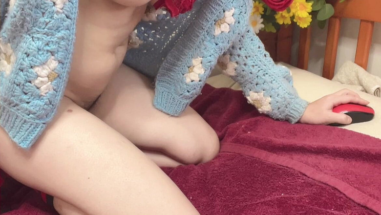 sweethanajapanese: Hana Steckte Öl Für Schwanzhut Und Steckte Sie Dann Langsam in...