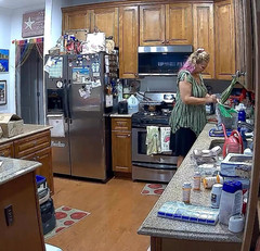 Dominator13: Blondine masturbiert ihre versaute fotze beim kochen