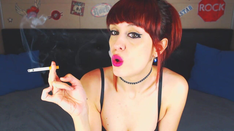 Candystart Videos: Feticismo del fumo. Sei il mio posacenere