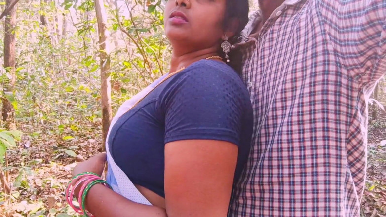 Telugu honey lips: デジアウトドアジャングルファック。継母と継息子の森でのハードコアな性交。テルグ語の汚い話。