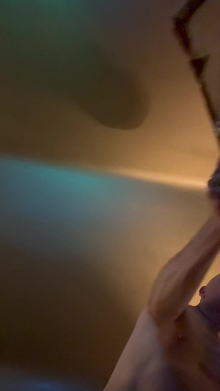 Douglas James: Scopata con dildo lontra crudo e sborra