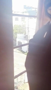 Desi Tina işteyken kamp yapıyor