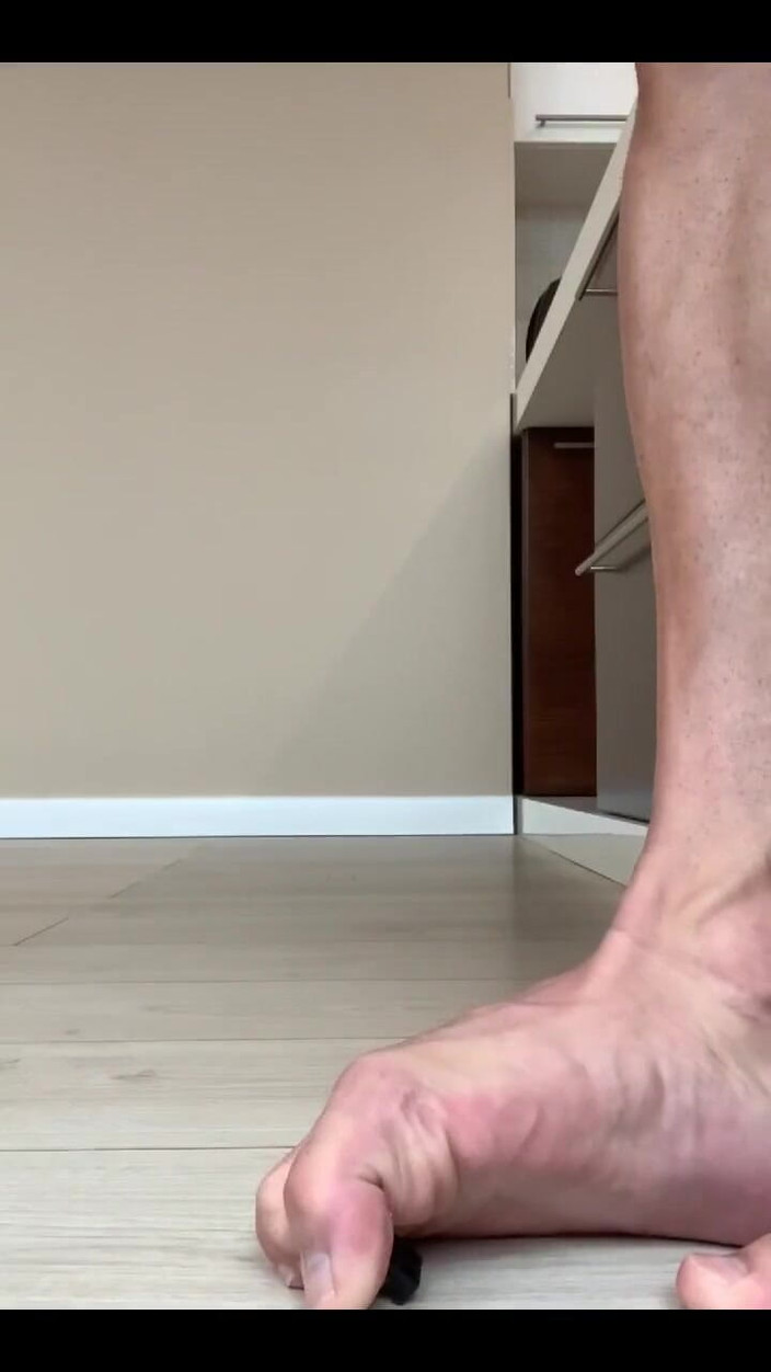 Jasons feet: Tiny Takut dengan Gergasi