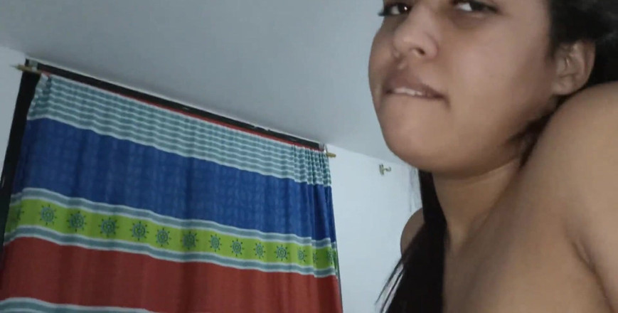 Pikaa6: Колумбійська брюнетка зведена сестра з великими натуральними цицьками програє парі, і тепер вона дозволяє мені подбати про неї