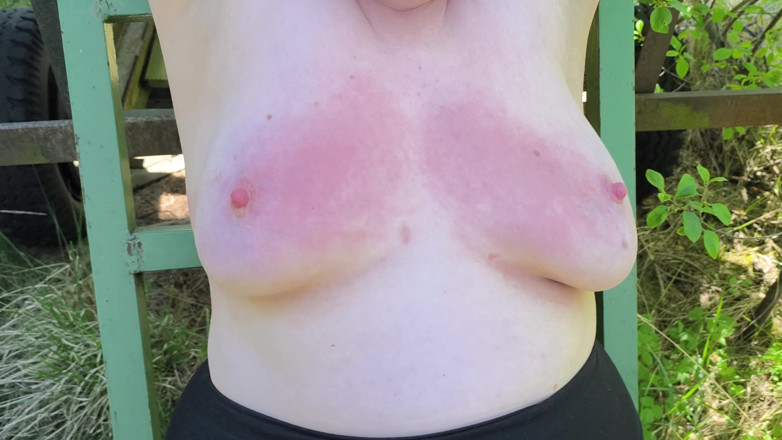 Bouncy Tits Action: Abre la blusa, quiero golpear tus pechos