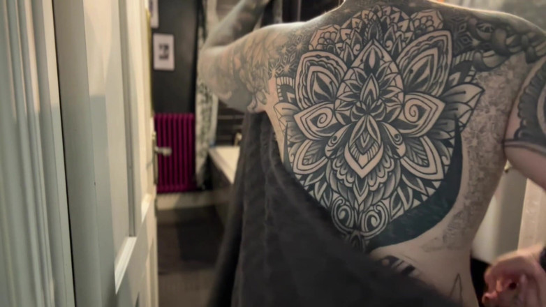 Miss Valentina: Orgasm cu prosop