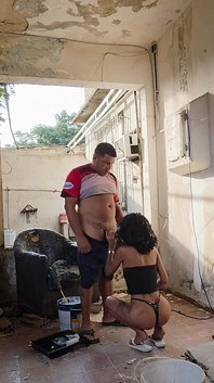 Кладу яйца в задницу моей сводной сестры