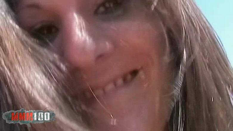 MMM100: Alys rebel: la grande teen mora alys ribelle si spoglia...