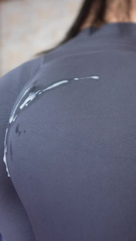 Sono nel Tuo sperma Ora!! Stepson si masturba il cazzo e viene sul culo in leggings.