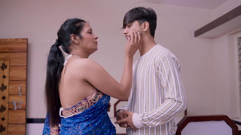 HotMaal69: Mătușă indiană speriată după ce a văzut o pulă mare...