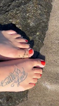 Miaxxx nackte füße