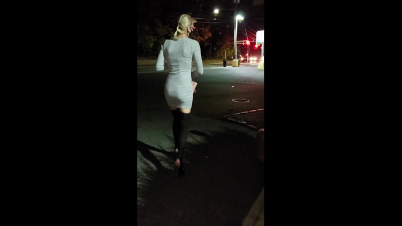 Fantasy Milf: Bar, pipi, salope