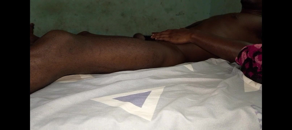 Masturbator emmy: A Solo Quickie Dengan Katil Saya Di Bilik Lain