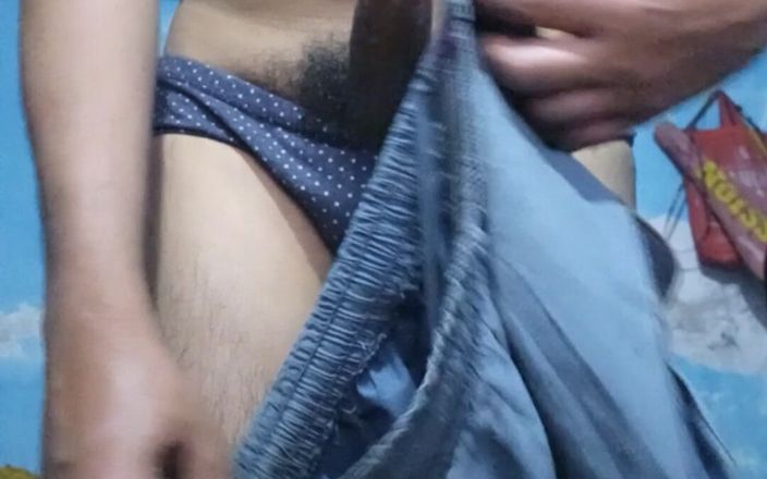 Lustyizlife: Phimosis Dick 저킹과 사정할 때까지 쓰다듬는 발정난 크로스드레서 펨보이