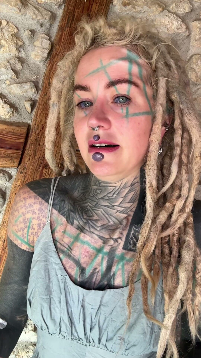 Anuskatzz: I Get New Boobs. Open This Video and Find Out...