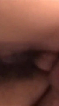 妻子和丈夫在家进行的令人兴奋的口交