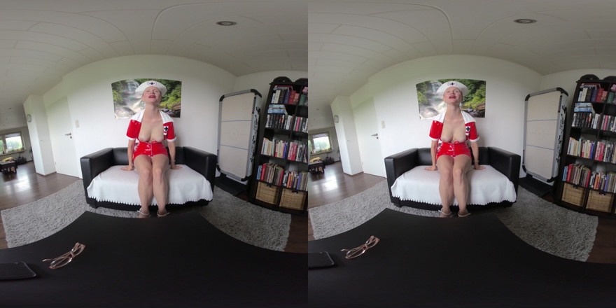 BlondeHexe VR: L'infermiera arrapata tratta il tuo latte