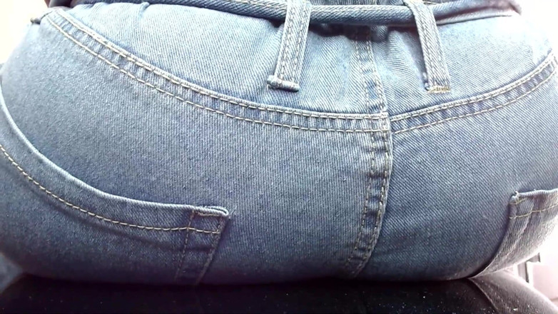 Maeling: Jiran kecil molek dikongkek dalam seluar jeans denim dan pantat...