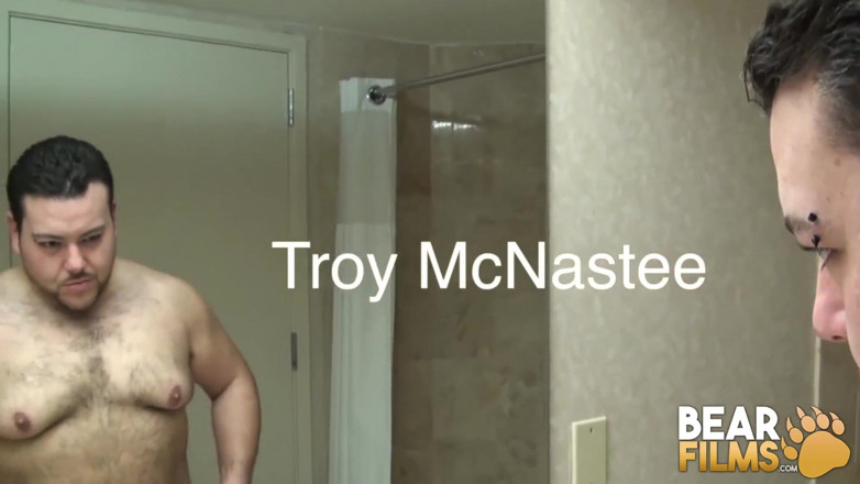 Bear Films: BEARFILMS - 곰 트로이 MCnastee와 Machael Johnson이 자지를 빨아