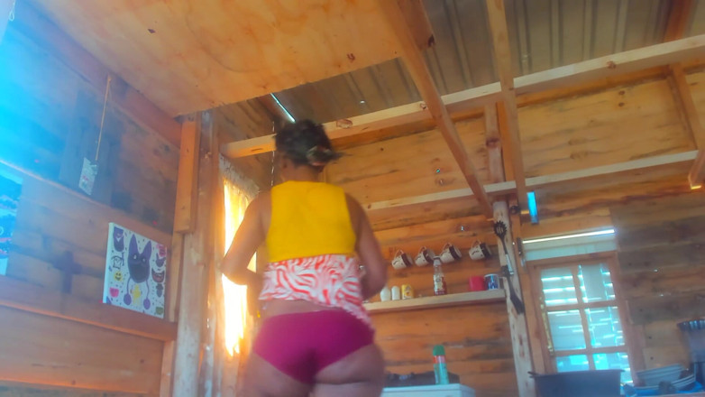 AnalEbony: Pantat eboni memerah dalam klip penggoda seluar dalam...