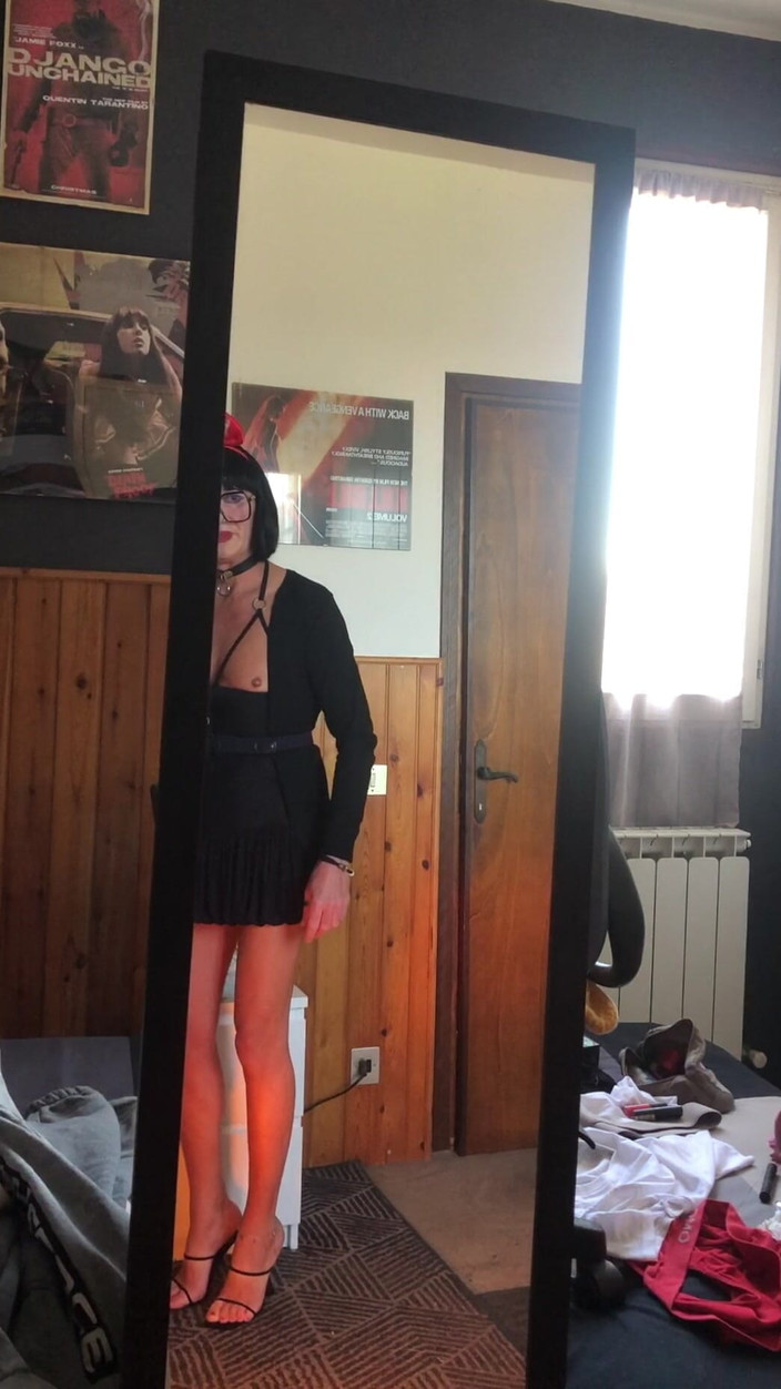 Andreina Naty: Piercing w piersiach i chodzenie