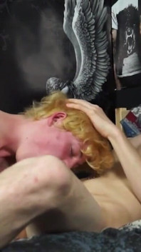 대물 자지에 따먹히는 귀여운 18살