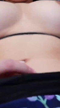Creampie sudato di una bollente tettona