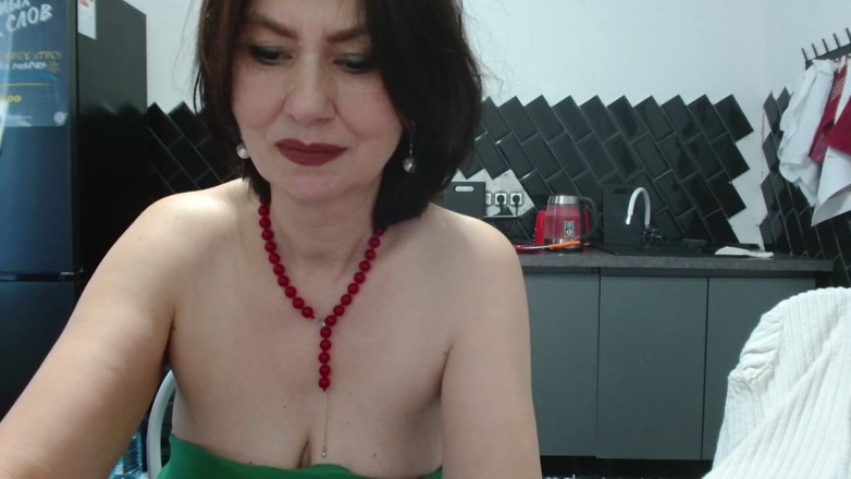 ANGELA_LADY: Elbiseyle öğle yemeği için seni baştan çıkarıyor