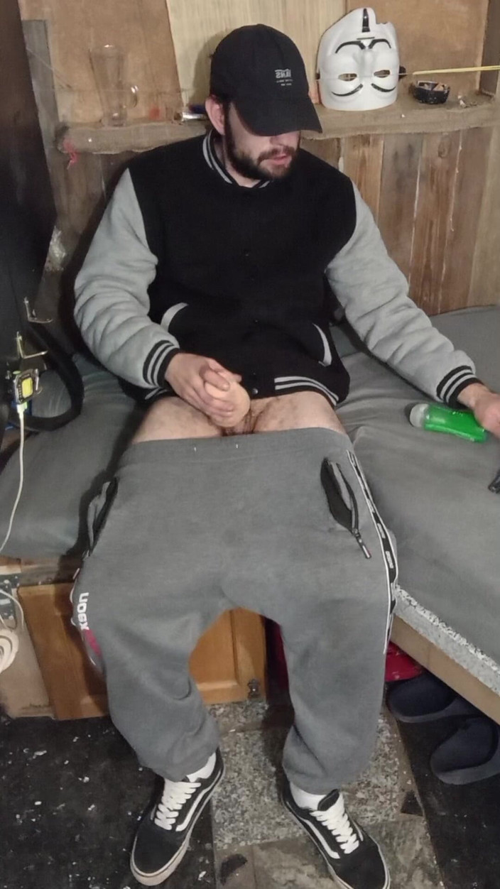 jerkofflover: 在我去自慰的地方射精，在我制作的视频之前加上控制