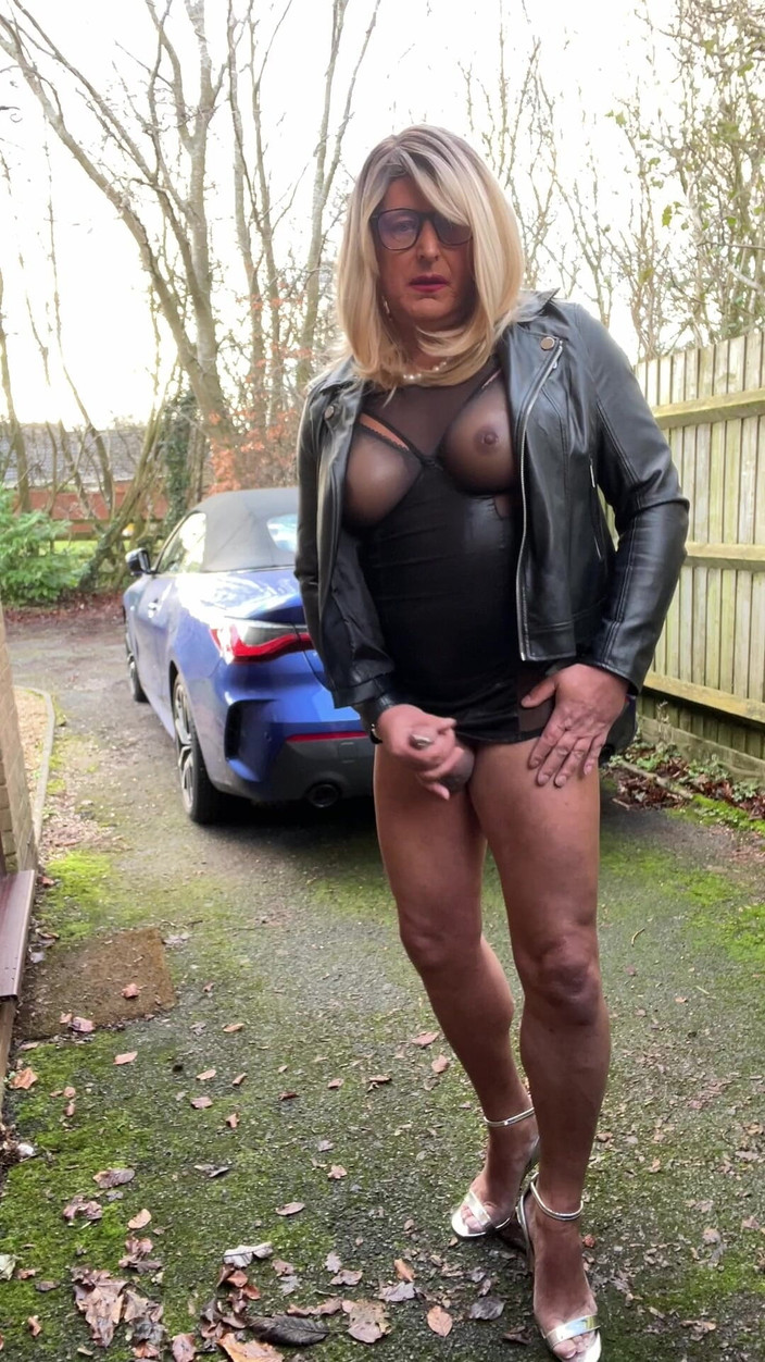 Kellycd2022: Travestito amatoriale kellycd2022 sexy miLF si masturba il cazzo della...