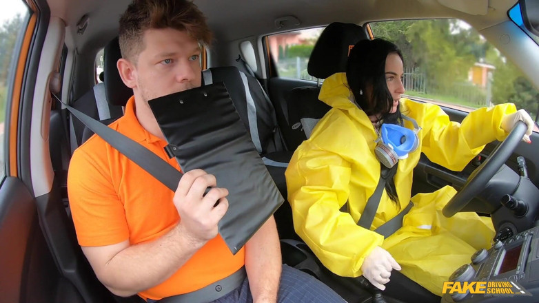 Fake Driving School: Zdjąć mój garnitur Hazmat i pieprzyć mnie