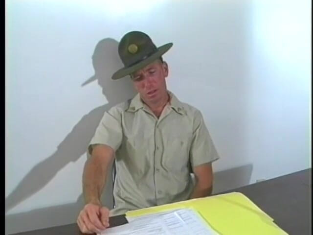 Gays Case: Drill-sergeant bekommt seinen harten schwanz von soldat in uniform im...