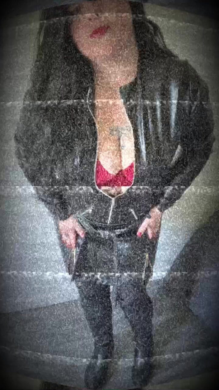 Maitresse Clara: 클라라 부인 사무실로의 소환장