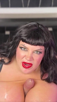 Busty brunetka BBW Marilyn Mayson biuro dziwka