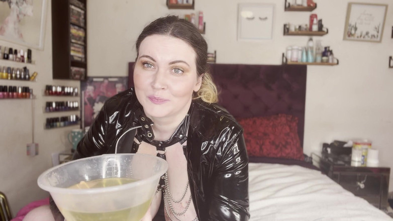 MissFFW: Bayan ffw işemek için patlıyor