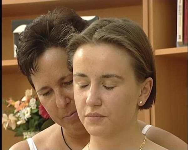 YOUR FIRST PORN: Lesbische Stiefmutti Bestraf Mich - Cynthia & ibu tiri lesbian Angie menghukum...