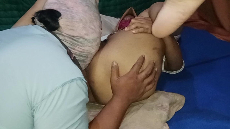 Babang endut: Indonesien Min styvmors fitta Ber om att slicka och knulla...