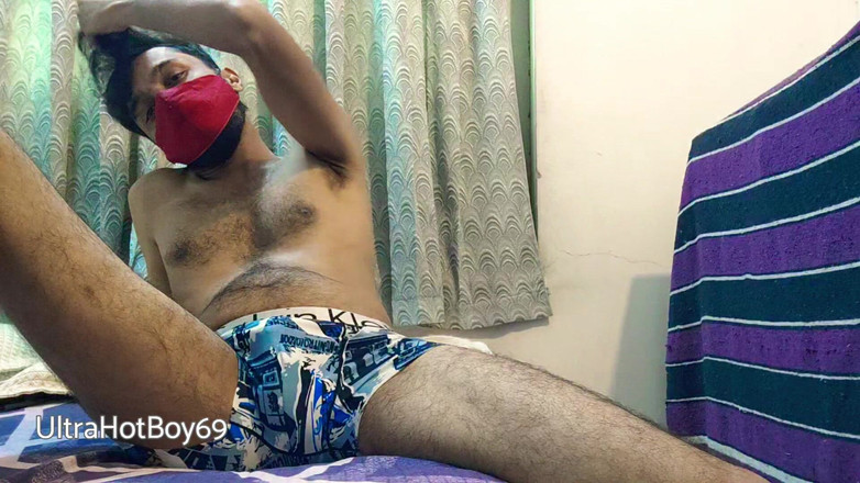 UltraHotBoy69: Chillout i mina underkläder