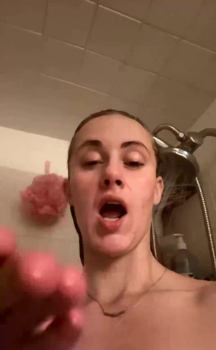 April Sparx: Stream spuštěná doba sprchy