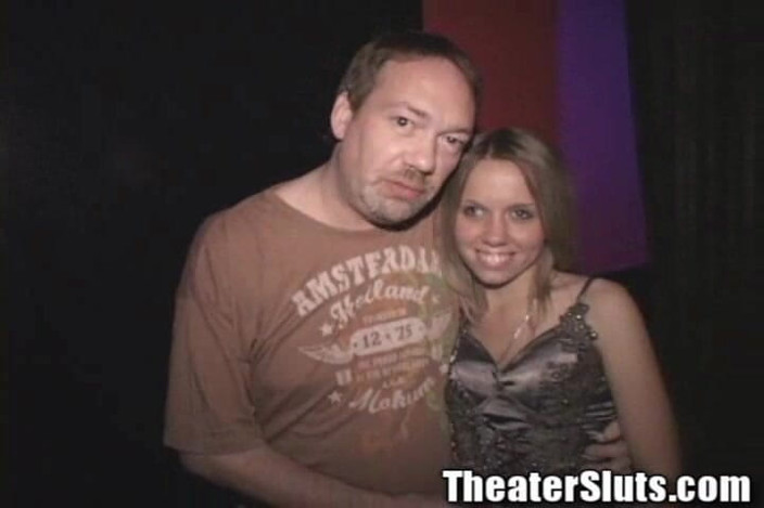 Theater Sluts: Tiny Titty PetiTe Dobrá dívka potěšující Starší muže Ptáky v...