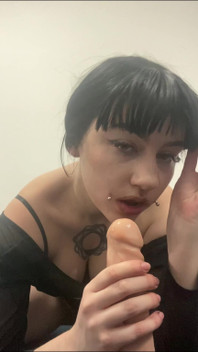 A Working Throat Does a Royal Blowjob and Gets a Dose of Cum!