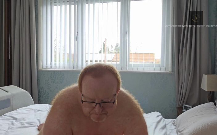 Daddysmudge: Тато трахає хлопця на ліжку