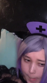 咖啡馆的老板和与他有联系的女孩在酒店偷偷做爱！尽管她有一个男朋友