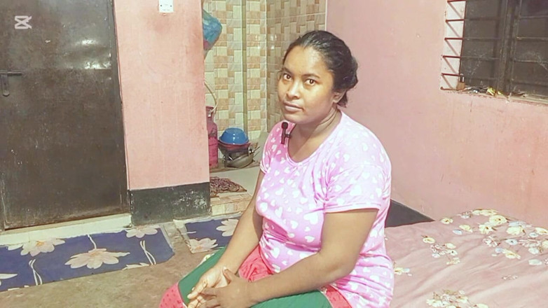 Riyamoni: Добив кухарку і сів у її ліжко, я пішов до її кімнати і обійняв її